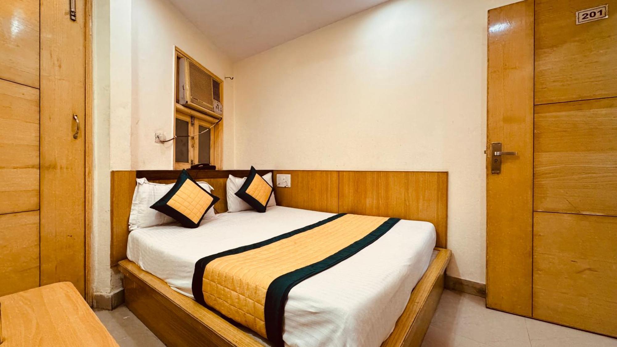 Cottage Lord Krishna Walking Distance From New Delhi Railway Station Exterior photo