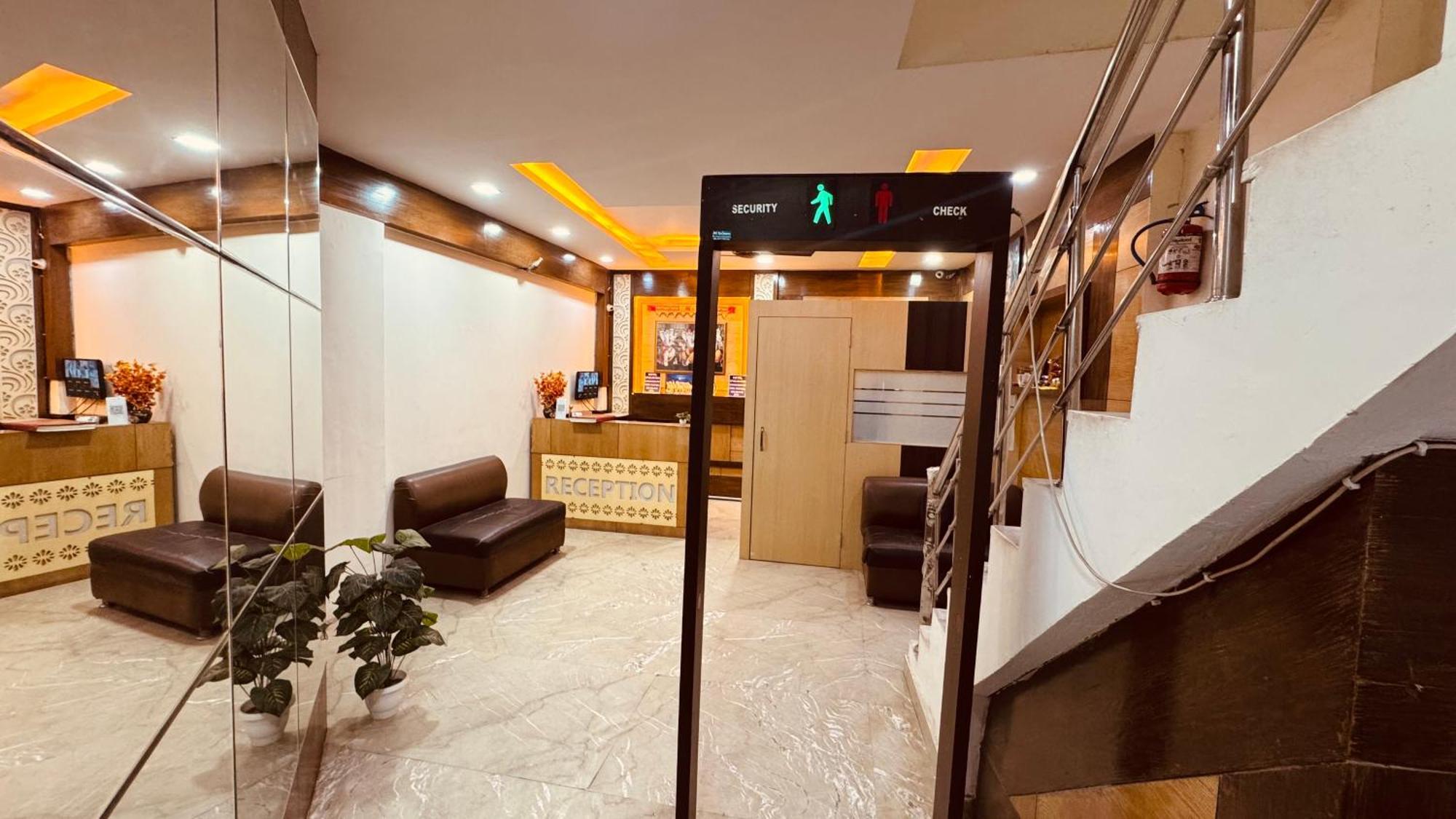 Cottage Lord Krishna Walking Distance From New Delhi Railway Station Exterior photo